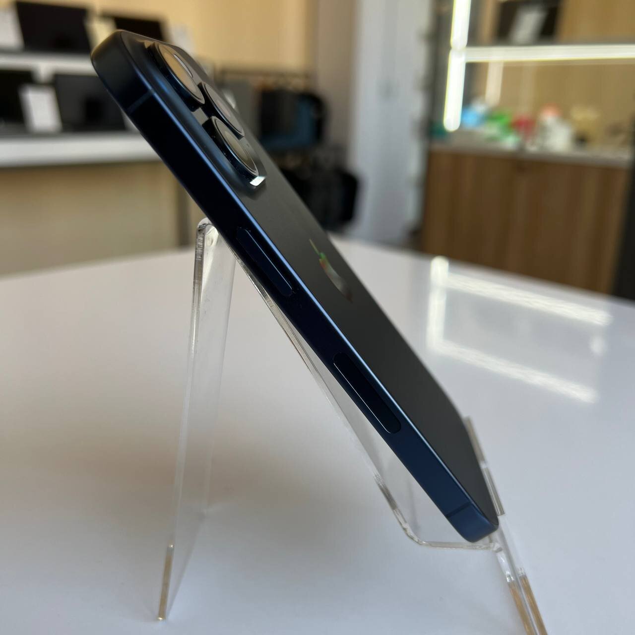 Apple iPhone 15 Pro 128 Gb Blue Titanium (e-Sim) (вживаний)