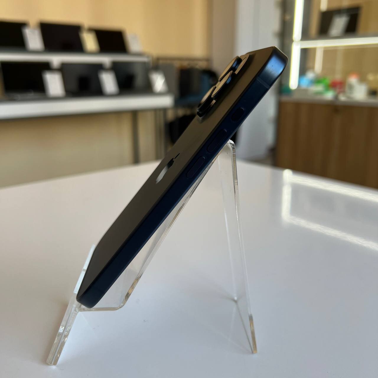 Apple iPhone 15 Pro 128 Gb Blue Titanium (e-Sim) (вживаний)