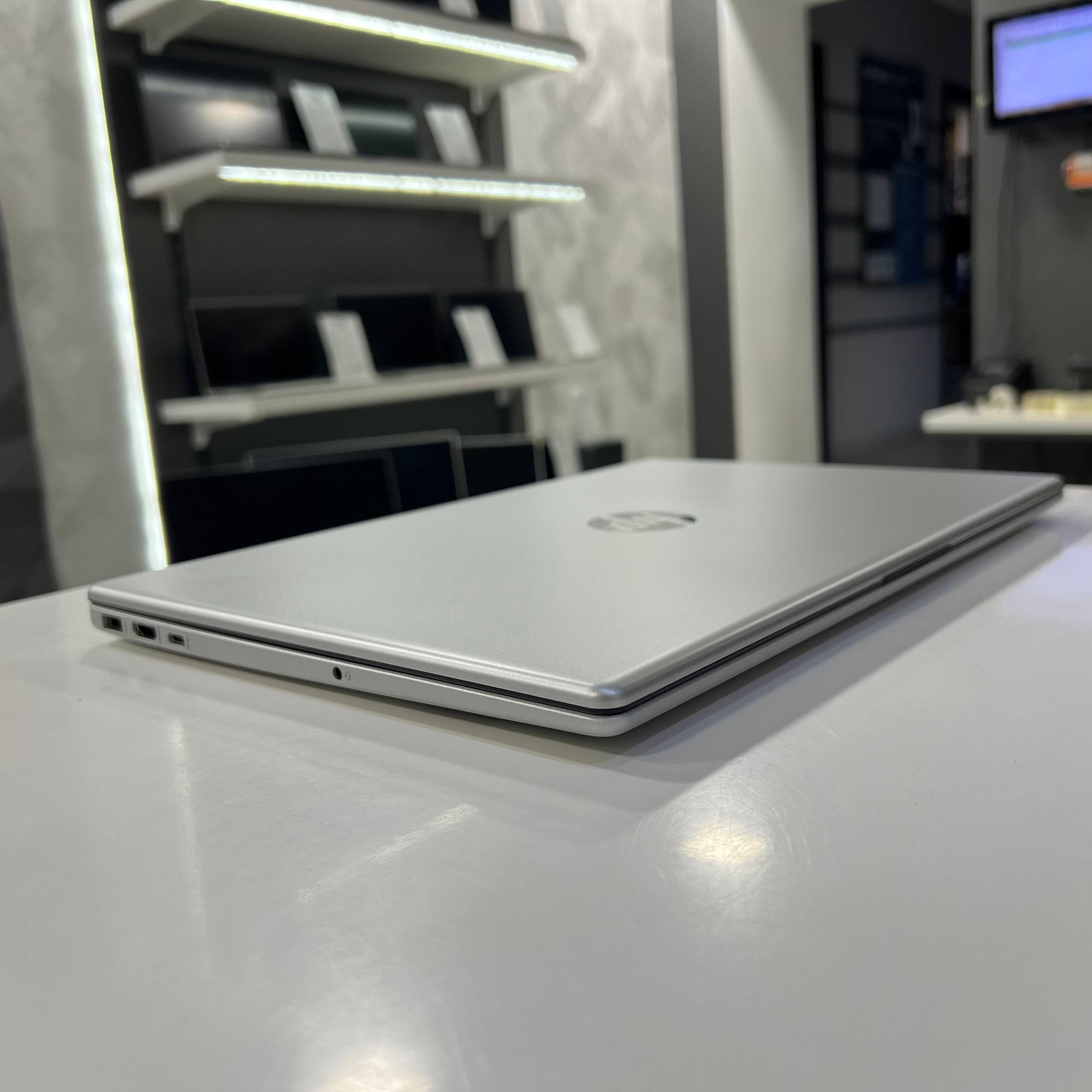 HP 15-FC0399NR Ryzen 3 7320U/8Gb/256Gb SSD/Win11 (вживаний)