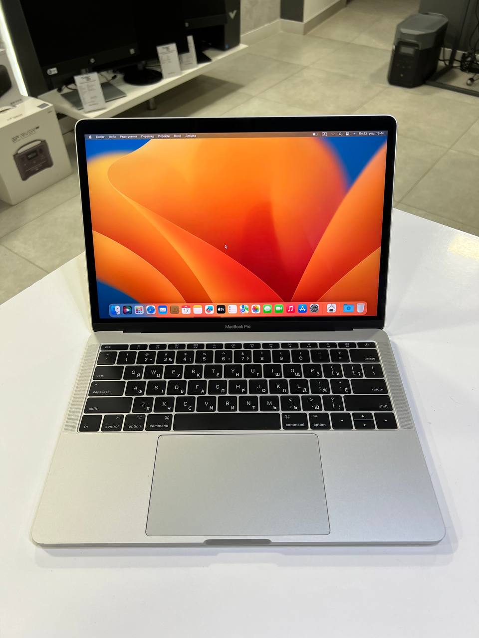 Apple MacBook Pro A1708 (2017) Core i5-7360U/8Gb/256Gb SSD/MacOS Ventura (вживаний)