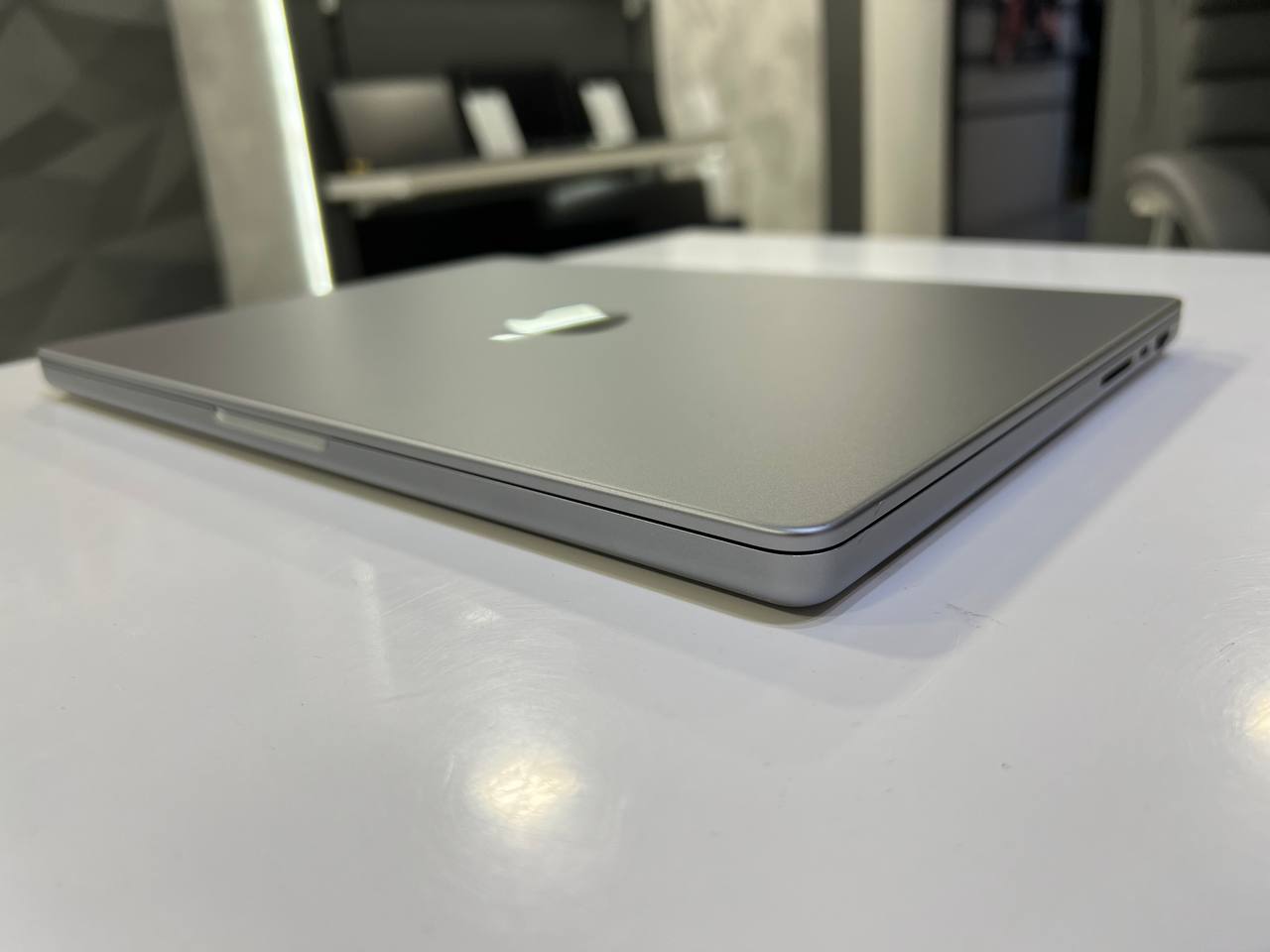 Apple MacBook Pro 14 A2442 (2021) Apple M1 Pro/16Gb/1Tb SSD/Sequoia (вживаний)