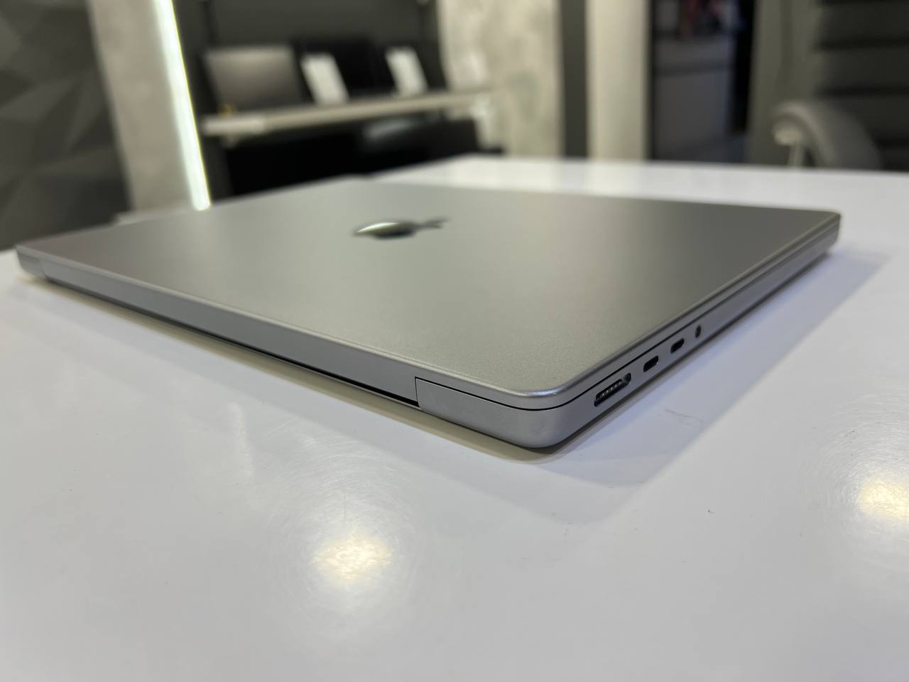 Apple MacBook Pro 14 A2442 (2021) Apple M1 Pro/16Gb/1Tb SSD/Sequoia (вживаний)