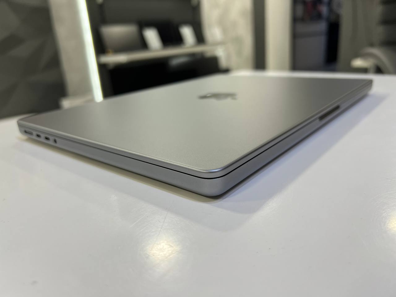 Apple MacBook Pro 14 A2442 (2021) Apple M1 Pro/16Gb/1Tb SSD/Sequoia (вживаний)