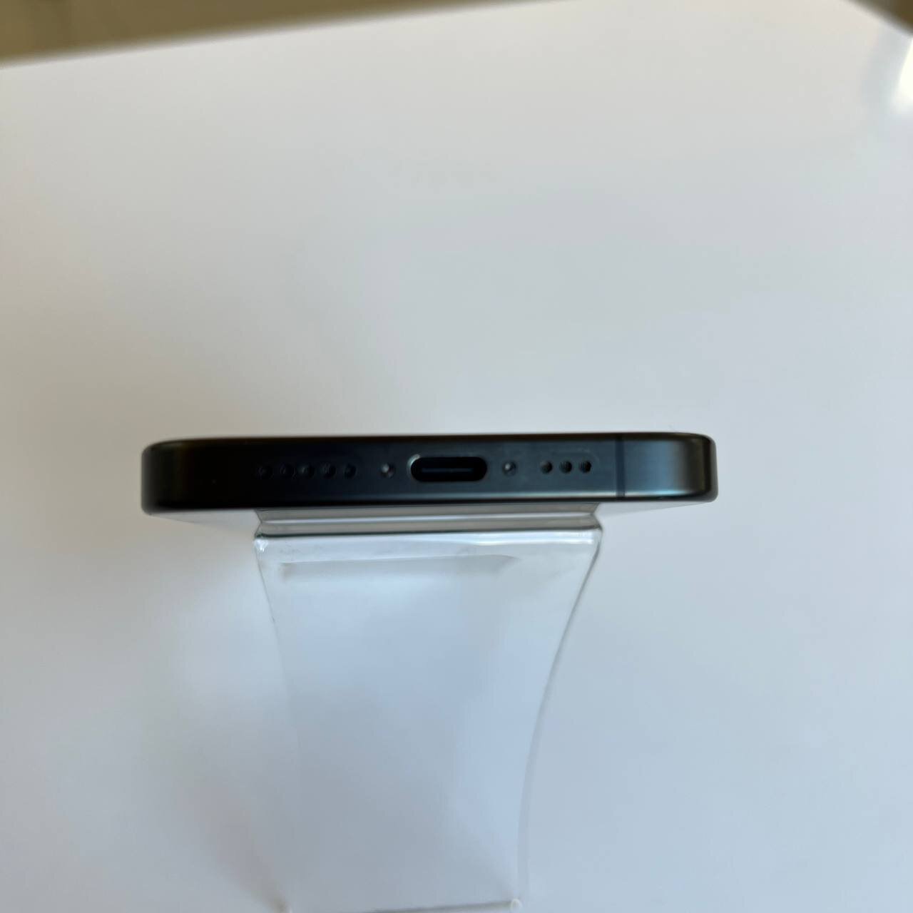 Apple iPhone 15 Pro 128 Gb Black Titanium (e-Sim) (вживаний)