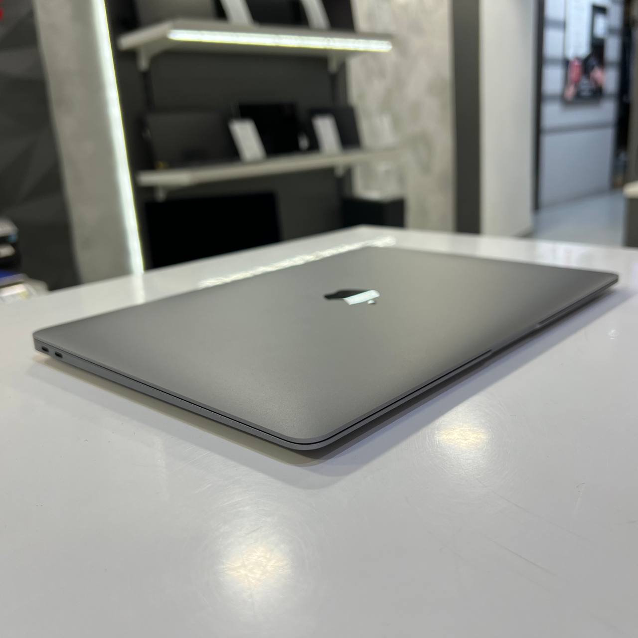 MacBook Air A2337 (2020) Apple M1/8Gb/256Gb SSD/Sequoia (вживаний)