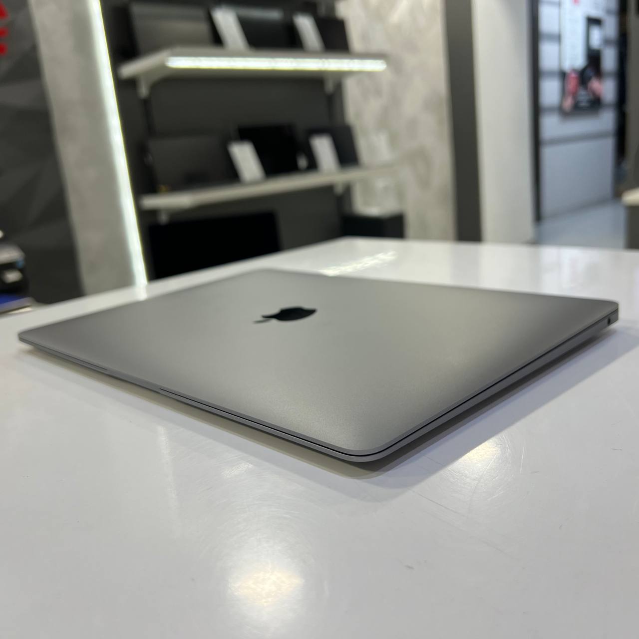 MacBook Air A2337 (2020) Apple M1/8Gb/256Gb SSD/Sequoia (вживаний)