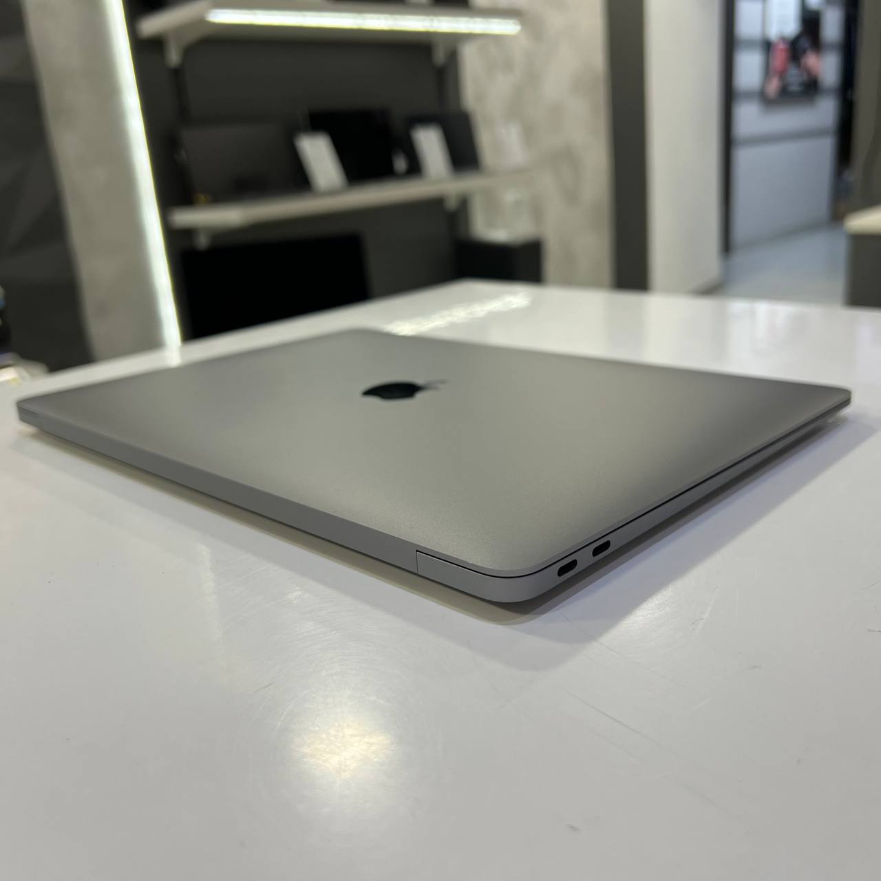 MacBook Air A2337 (2020) Apple M1/8Gb/256Gb SSD/Sequoia (вживаний)