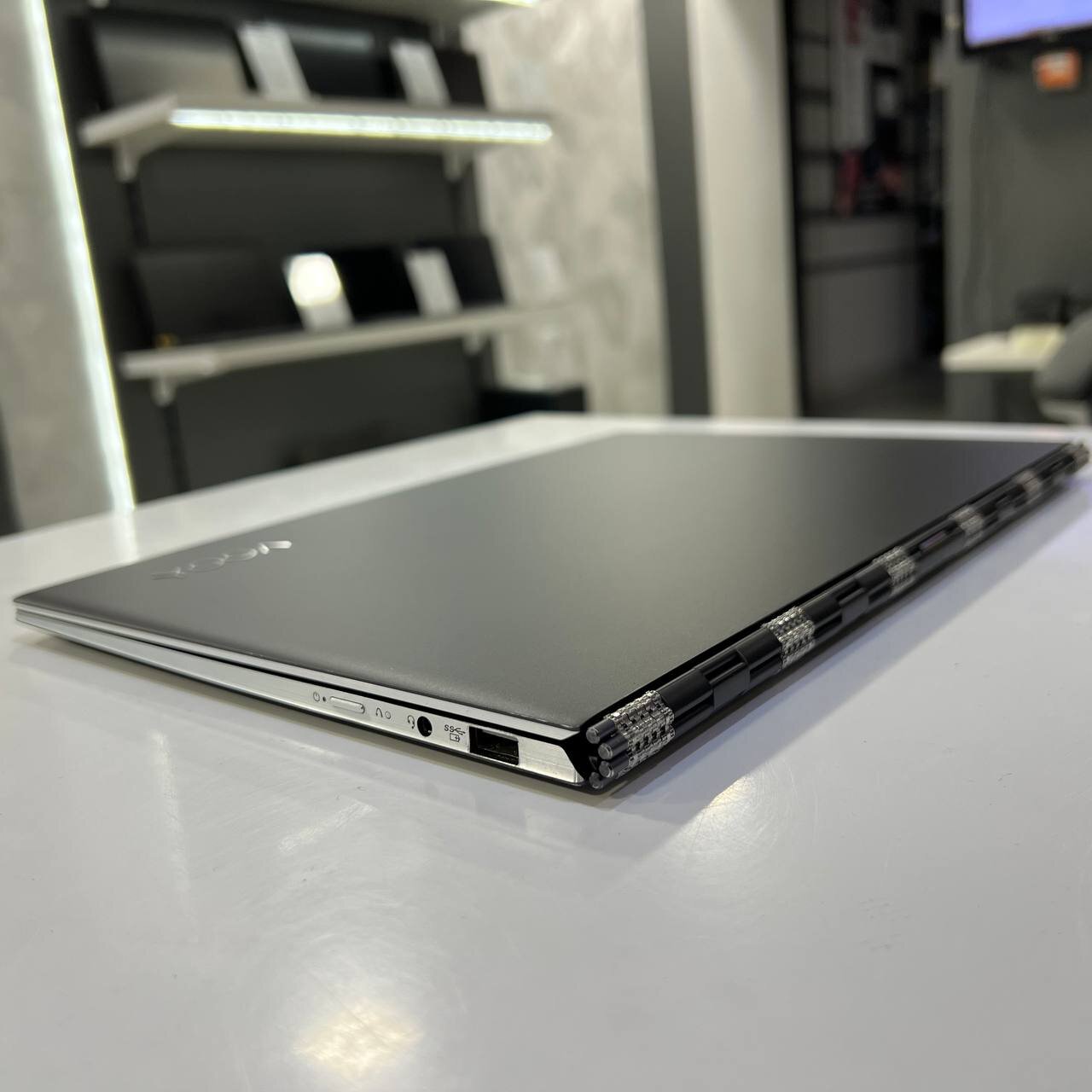 Lenovo Yoga 910-13IKB Intel Core i7-7500U/8Gb/256Gb SSD/Win11 (вживаний)
