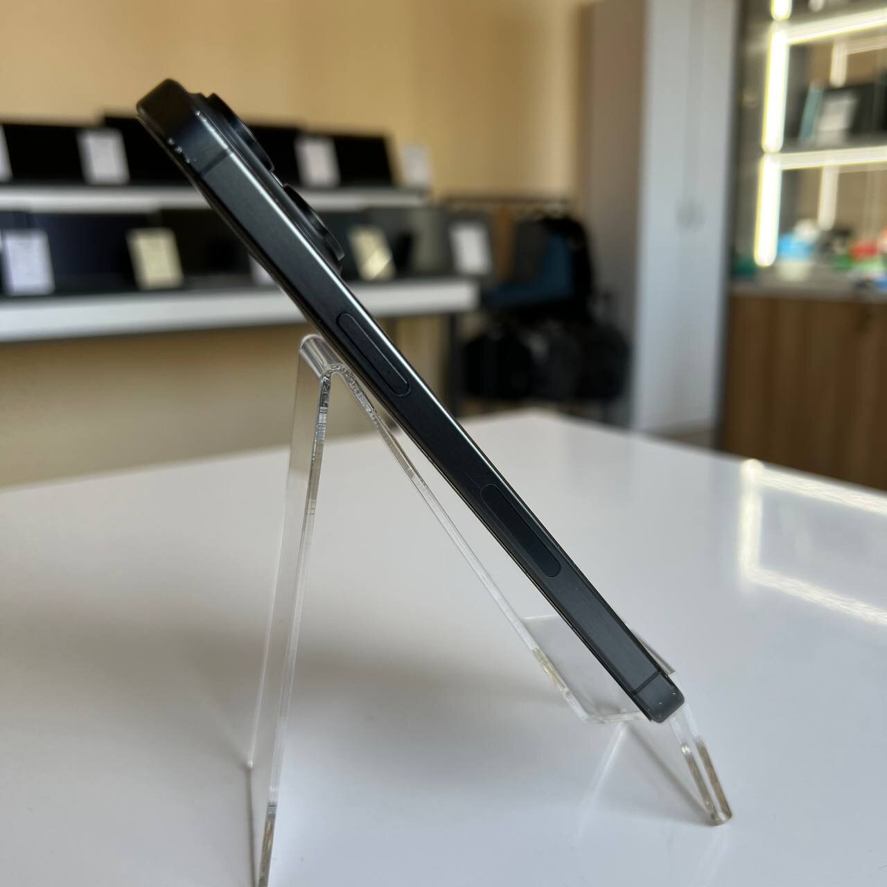 Apple iPhone 15 Pro Max 512 Gb Black Titanium (e-Sim) (вживаний)